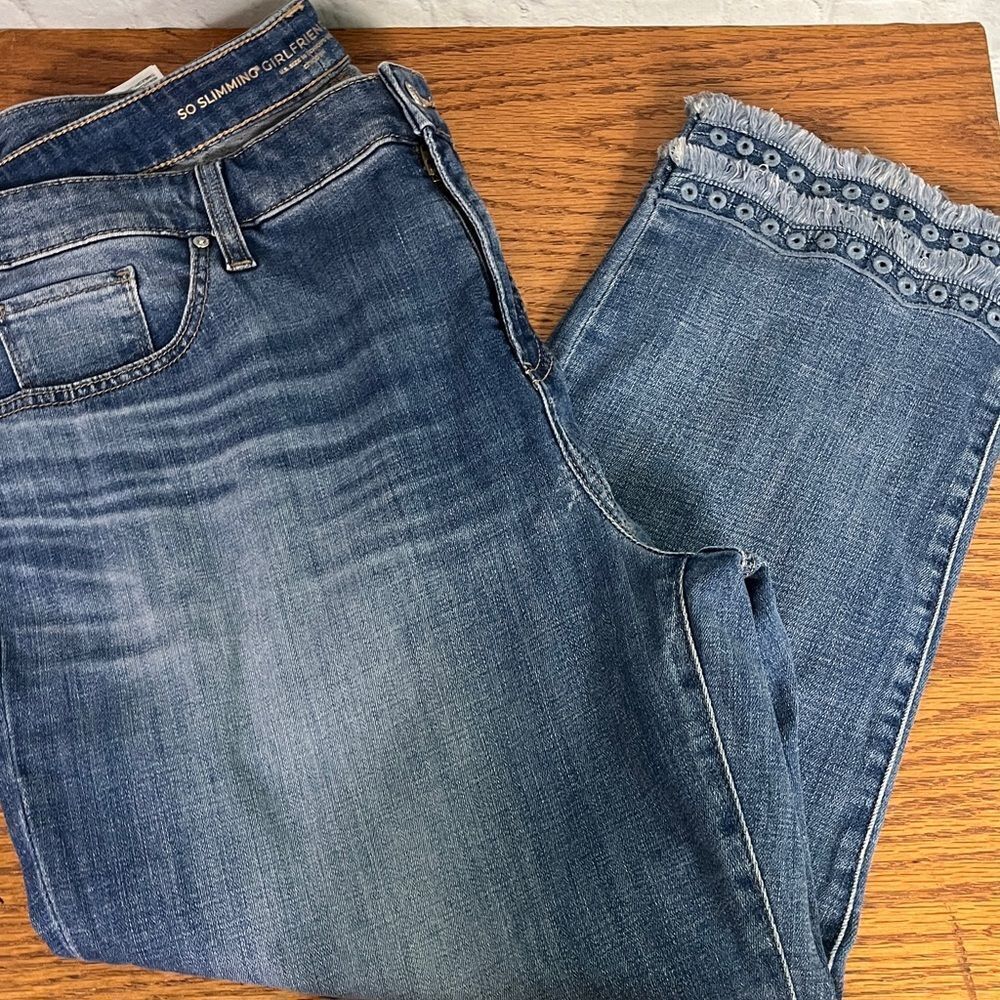 Chico's So Slimming Girlfriend Slim Leg Crop Women's 3 US 16 Light Wash Fringe - Picture 5 of 7